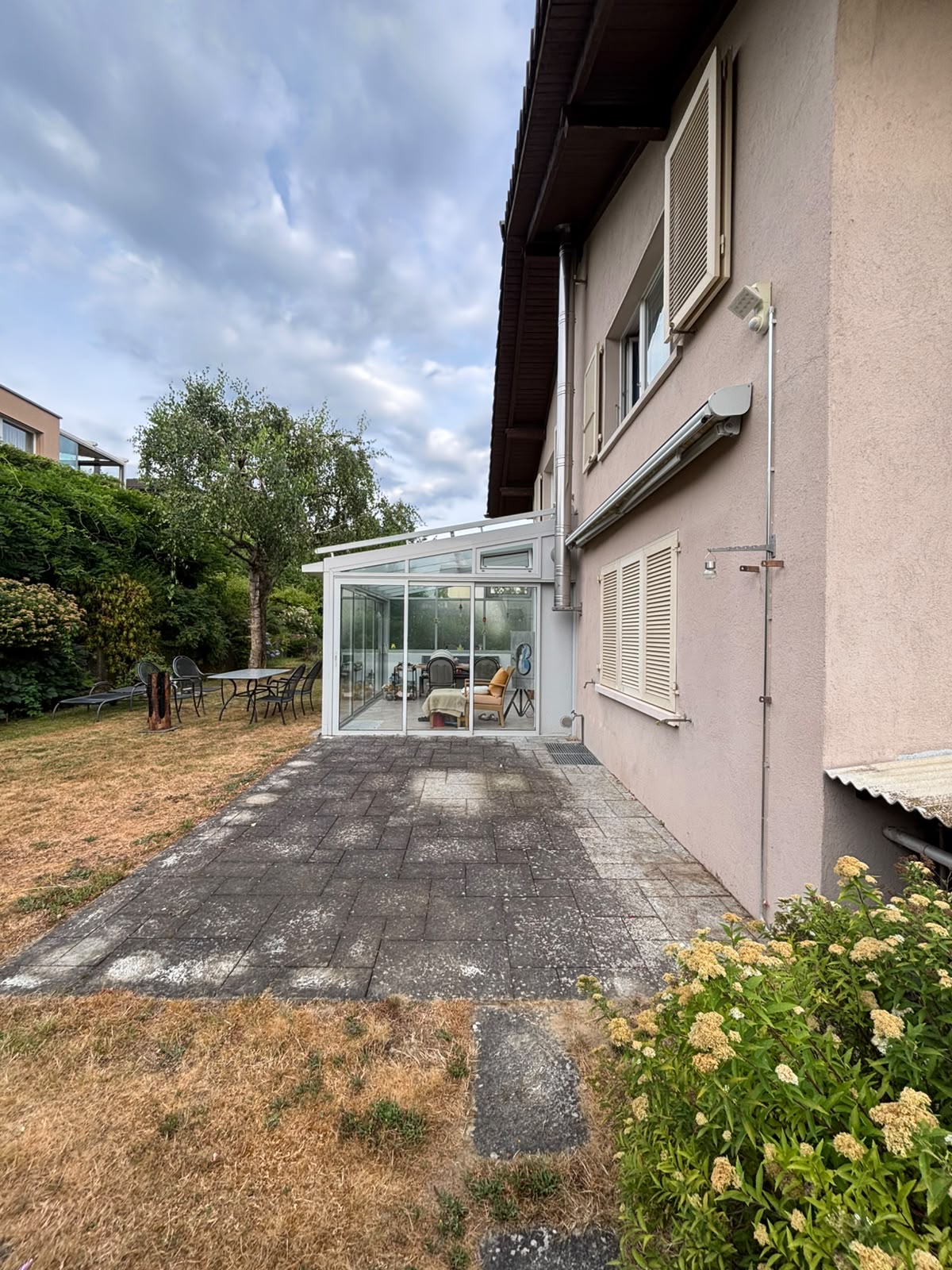 Sitzplatz vor der Reinigung