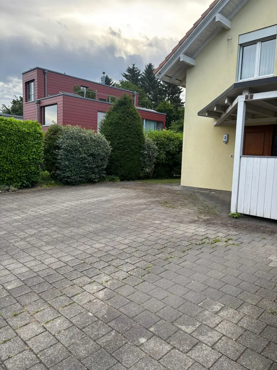 Betonverbundsteine vor der Reinigung