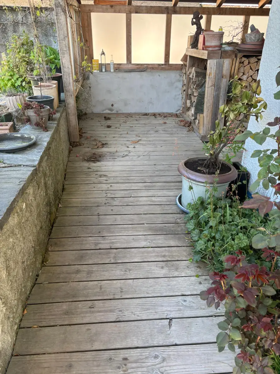 Holzterrasse vor der Reinigung