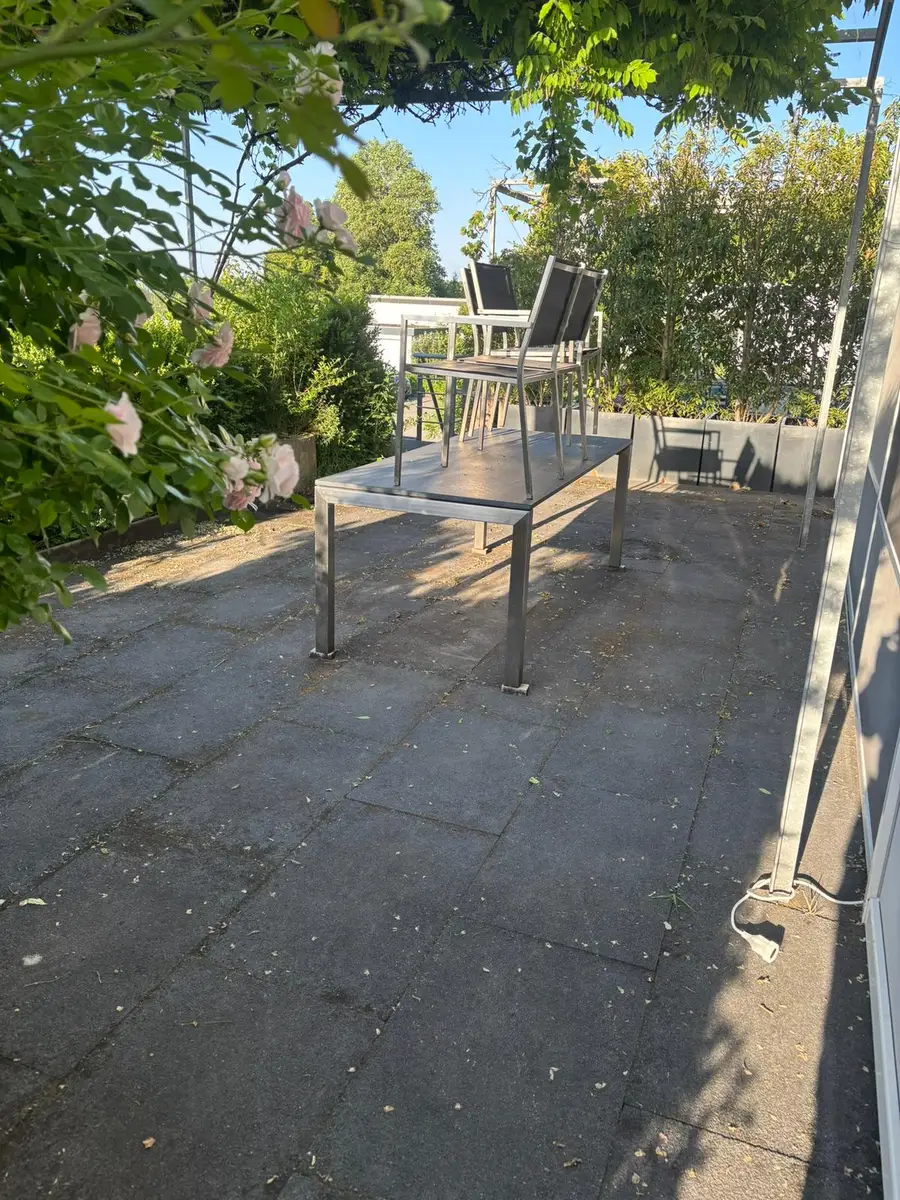 Terrassenplatten vor der Reinigung
